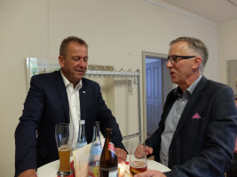 Bezirksrat Ronald Reichenberg und Thomas Schmitt, politischer Referent der Rummelsberger Diakonie.