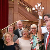 Glückliche Gewinner in Belfast - ACCESS-Geschäftsführerin Andrea Seeger nimmt "Employment for all"-Award entgegen. (Bildquelle: ACCESS gGmbH)